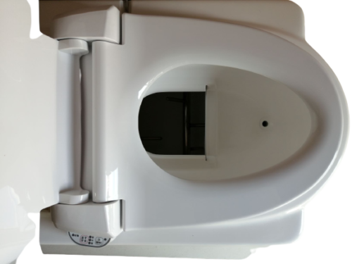 大小分離の便器には撹拌槽を閉鎖できる扉が付いています。便器の前側の穴から尿が排出されます。